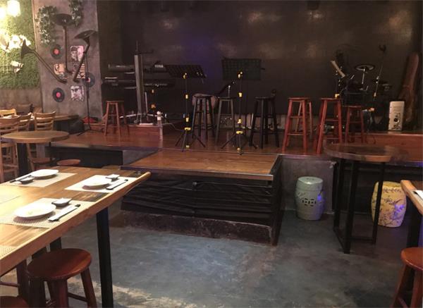 深圳梨渦淺笑Live音樂(lè)現(xiàn)場(chǎng)餐廳家具